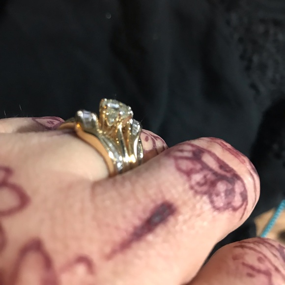 Preowned 14k genuine diamond ring w/enhancer - Picture 2 of 5